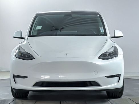 Used 2023 Tesla Model Y Performance AWD/4WD image 10