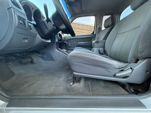 Used 2002 Nissan Frontier XE image 12