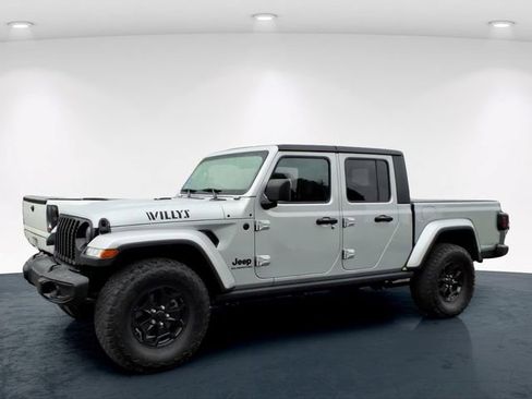 Used 2022 Jeep Gladiator Sport AWD/4WD image 3