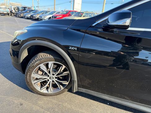 Used 2018 INFINITI QX30 Premium w/ Navigation Package AWD/4WD image 42