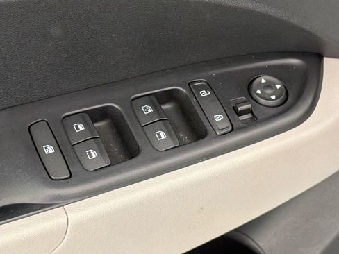 Used 2024 Hyundai Venue SEL FWD image 26