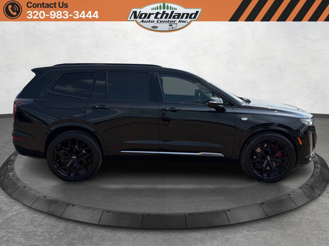 Used 2023 Cadillac XT6 Sport w/ Technology Package AWD/4WD image 4