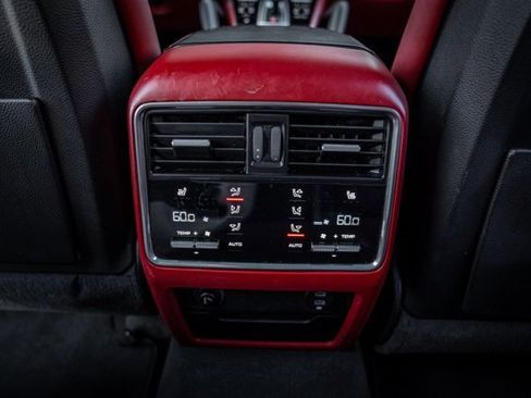Used 2022 Porsche Cayenne Platinum Edition image 43