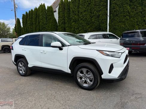 Used 2025 Toyota RAV4 XLE AWD/4WD image 1