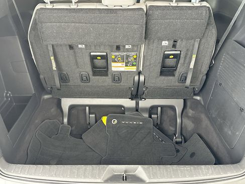 Used 2025 Toyota Sienna XLE FWD image 30