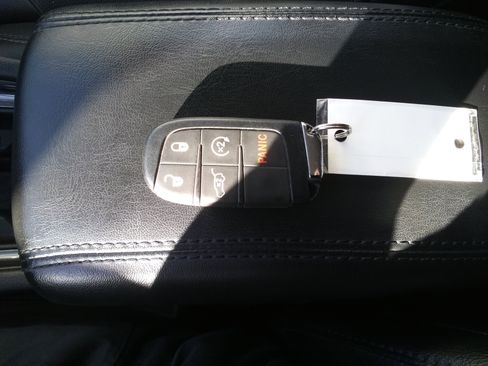 Used 2022 Jeep Compass Latitude image 25