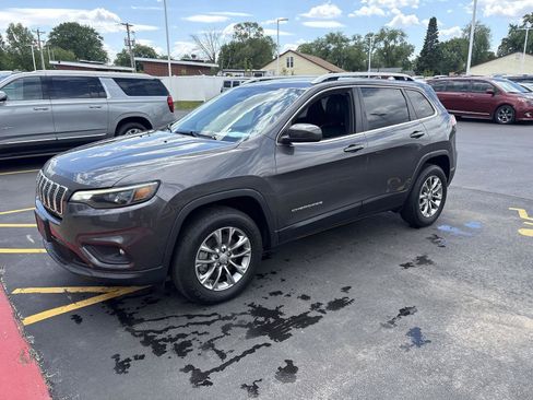 Used 2020 Jeep Cherokee Latitude Plus w/ Trailer Tow Group AWD/4WD image 2