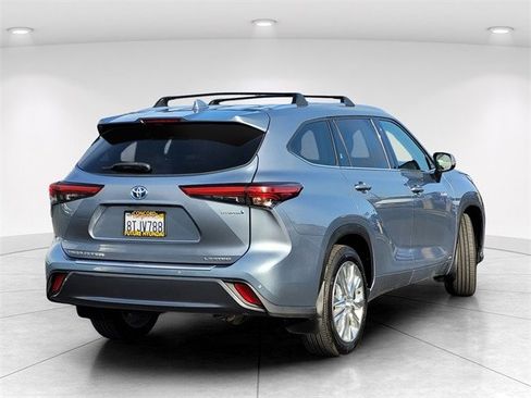 Used 2021 Toyota Highlander Limited image 4