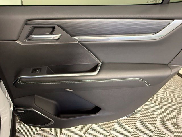 Used 2025 GMC Acadia Elevation FWD image 47