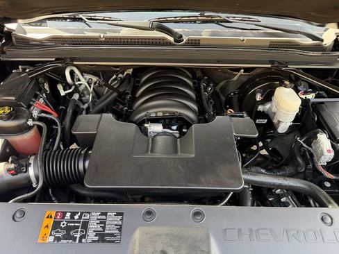 Used 2019 Chevrolet Suburban LT AWD/4WD image 16