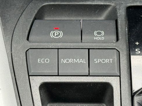 Used 2019 Toyota RAV4 LE w/ Carpet Mat Package FWD image 3