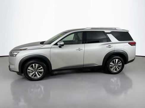Used 2025 Nissan Pathfinder SL image 4