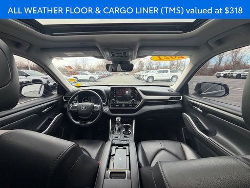 Used 2021 Toyota Highlander XLE image 3