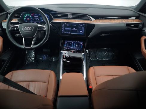 Used 2022 Audi e-tron Premium Plus w/ Premium Plus Package image 7