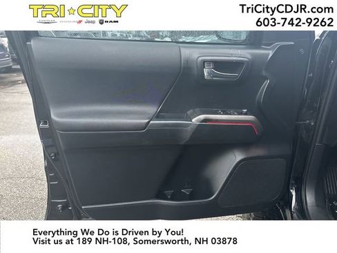 Used 2018 Toyota Tacoma TRD Sport w/ Technology Package image 14