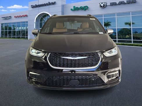 New 2026 Chrysler Pacifica Pinnacle w/ Trailer Tow Group image 3