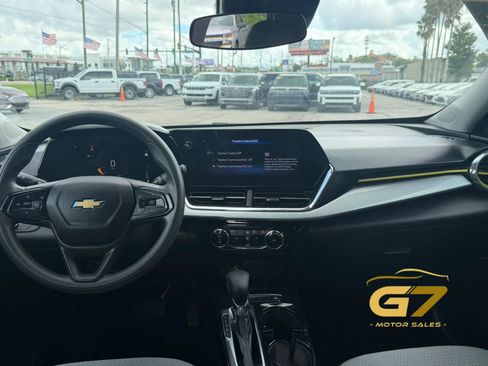 Used 2025 Chevrolet Trax LT FWD image 25