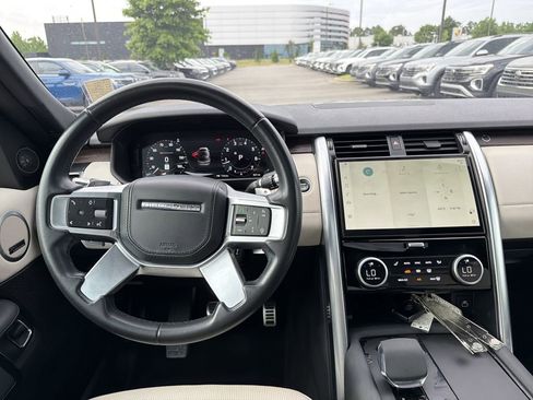 Used 2022 Land Rover Discovery HSE R-Dynamic AWD/4WD image 4