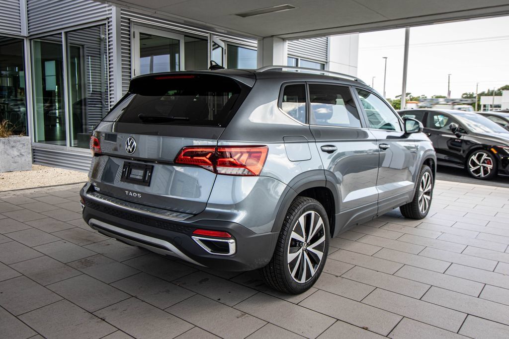 Certified 2023 Volkswagen Taos SE w/ Panoramic Sunroof Package FWD image 2