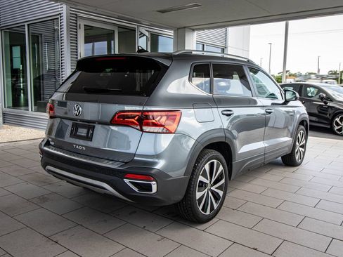 Certified 2023 Volkswagen Taos SE w/ Panoramic Sunroof Package FWD image 2