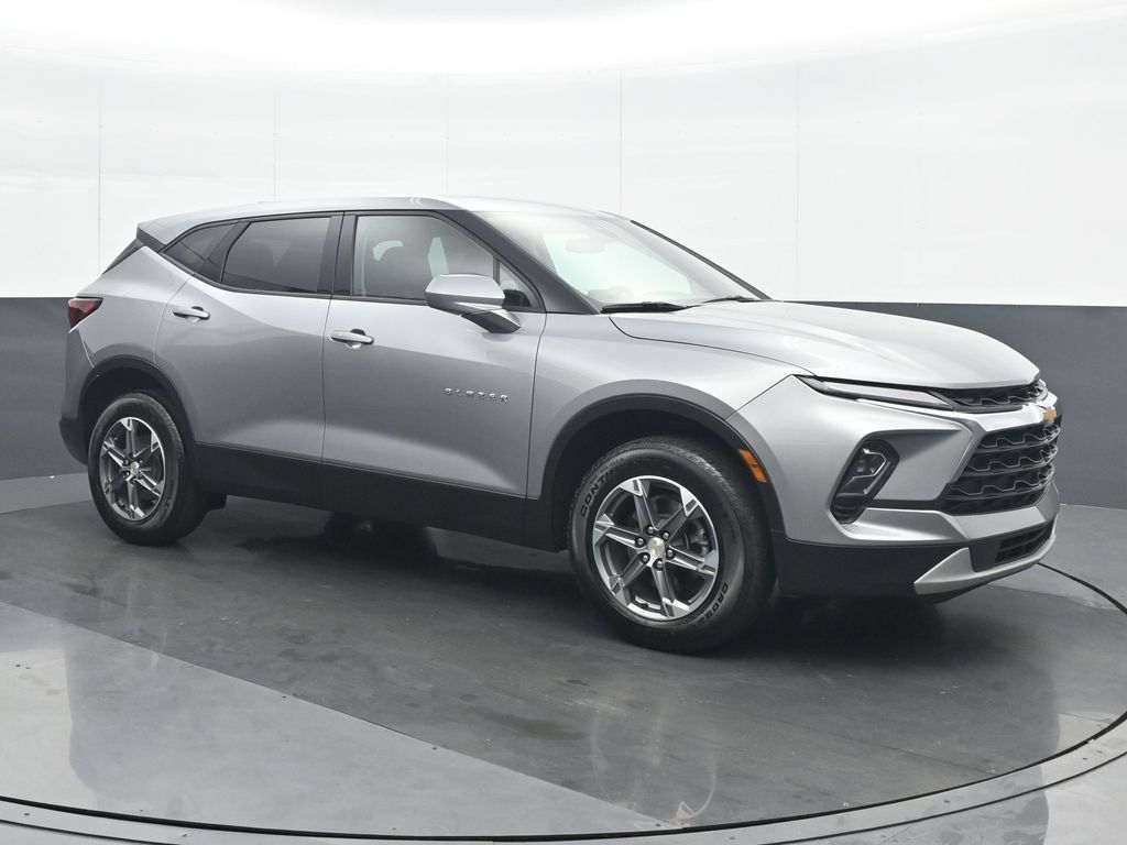 Used 2025 Chevrolet Blazer LT FWD image 9
