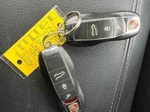 Used 2018 Porsche Cayenne Platinum Edition image 20