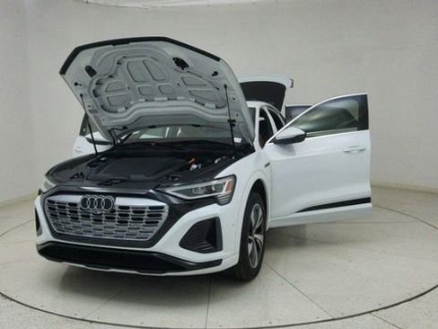 Used 2024 Audi Q8 e-tron Premium Plus w/ Premium Plus Package image 72