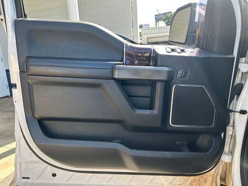 Used 2015 Ford F150 Platinum w/ Equipment Group 701A Luxury AWD/4WD image 7