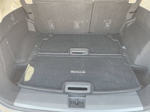 Used 2023 Nissan Rogue SL w/ SL Premium Package FWD image 22