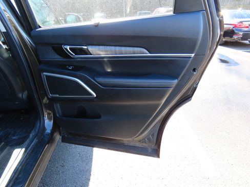 Used 2023 Kia Telluride EX w/ EX Captain's Chair Package image 11