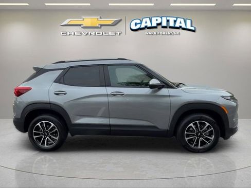 Used 2025 Chevrolet TrailBlazer LT AWD/4WD image 7
