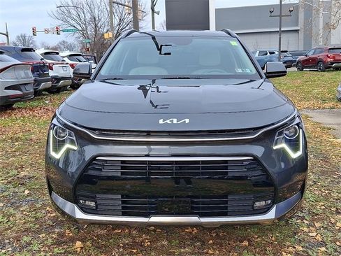 Certified 2025 Kia Niro EX Touring image 2