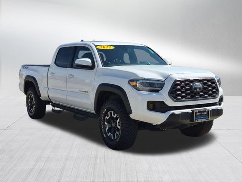 Used 2022 Toyota Tacoma TRD Off-Road w/ TRD Premium Off Road Package AWD/4WD image 8
