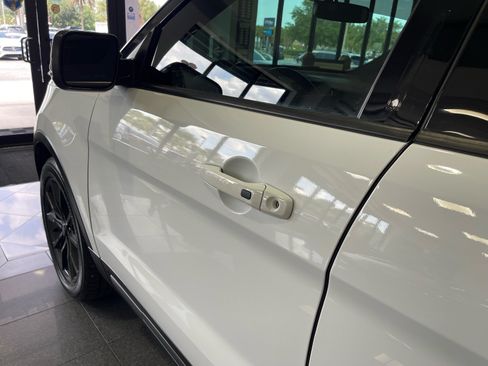 Used 2019 Ford Explorer XLT w/ Equipment Group 202A AWD/4WD image 13