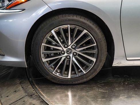 Used 2025 Lexus ES 300h w/ Premium Package FWD image 9