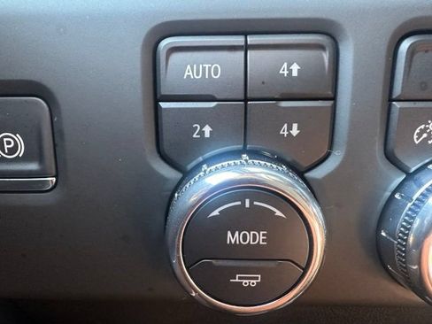 Used 2025 GMC Sierra 2500 Denali w/ Technology Package AWD/4WD image 18