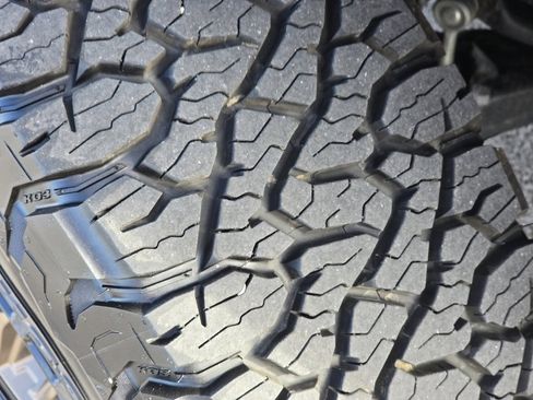 Used 2025 Toyota Tacoma TRD Off-Road image 4