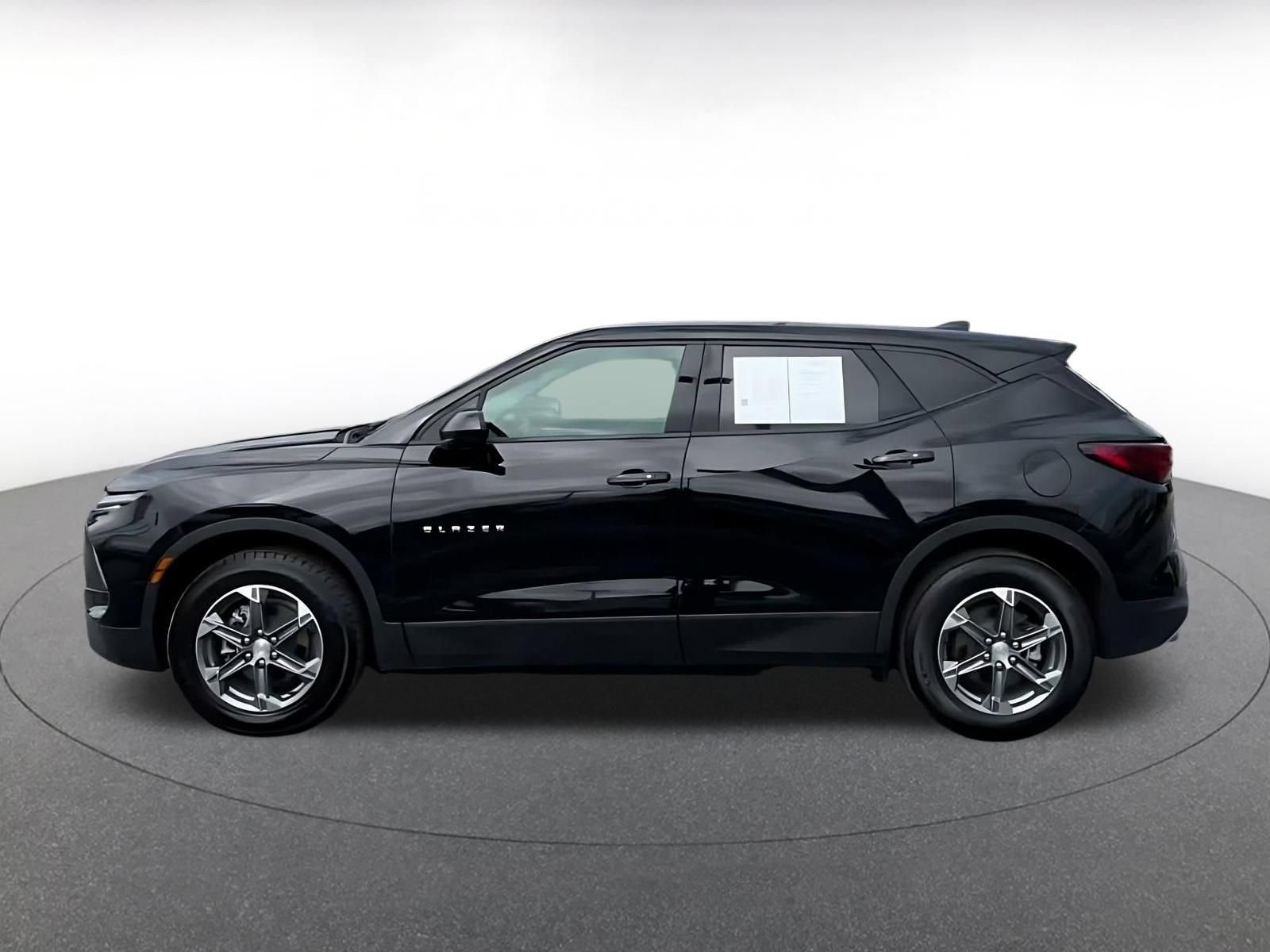 Used 2025 Chevrolet Blazer LT FWD image 8
