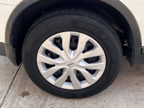 Used 2017 Nissan Rogue S AWD/4WD image 10