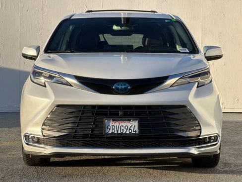 Used 2022 Toyota Sienna Platinum w/ Outdoor Package (TMS) image 8