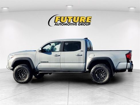 Used 2021 Toyota Tacoma SR5 w/ Trail Edition image 9