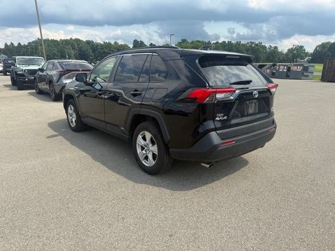 Used 2021 Toyota RAV4 XLE w/ Convenience Package AWD/4WD image 15
