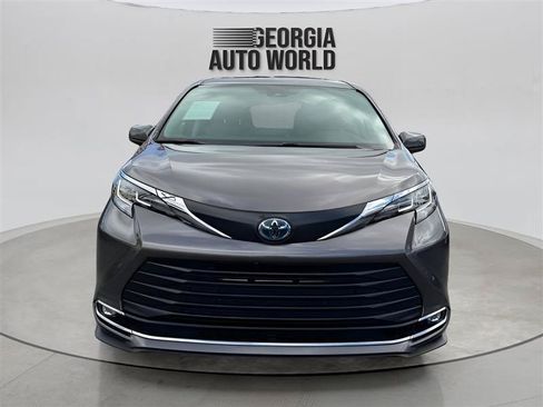 Used 2021 Toyota Sienna XLE AWD/4WD image 11