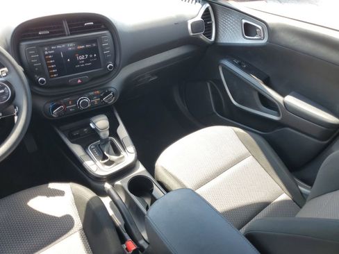 Used 2025 Kia Soul LX w/ LX Technology Package FWD image 12