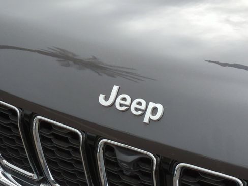 New 2025 Jeep Grand Cherokee Limited w/ Luxury Tech Group II image 23