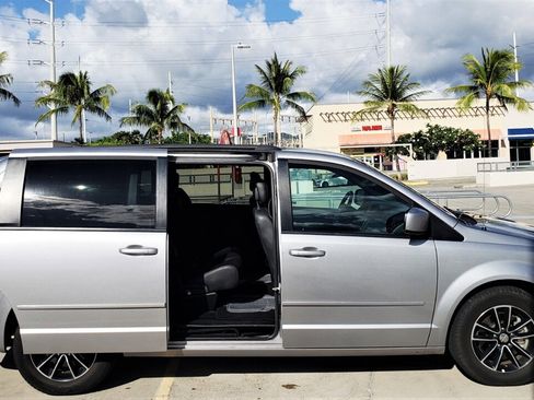 Used 2017 Dodge Grand Caravan GT image 8