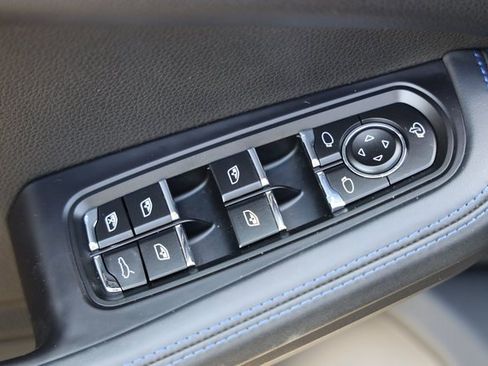 Used 2022 Porsche Macan image 17