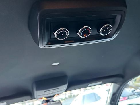 Used 2019 Dodge Grand Caravan SXT image 18