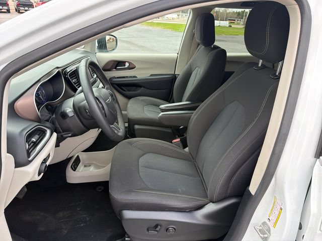 Used 2023 Chrysler Voyager LX FWD image 15