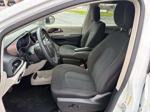 Used 2023 Chrysler Voyager LX FWD image 15